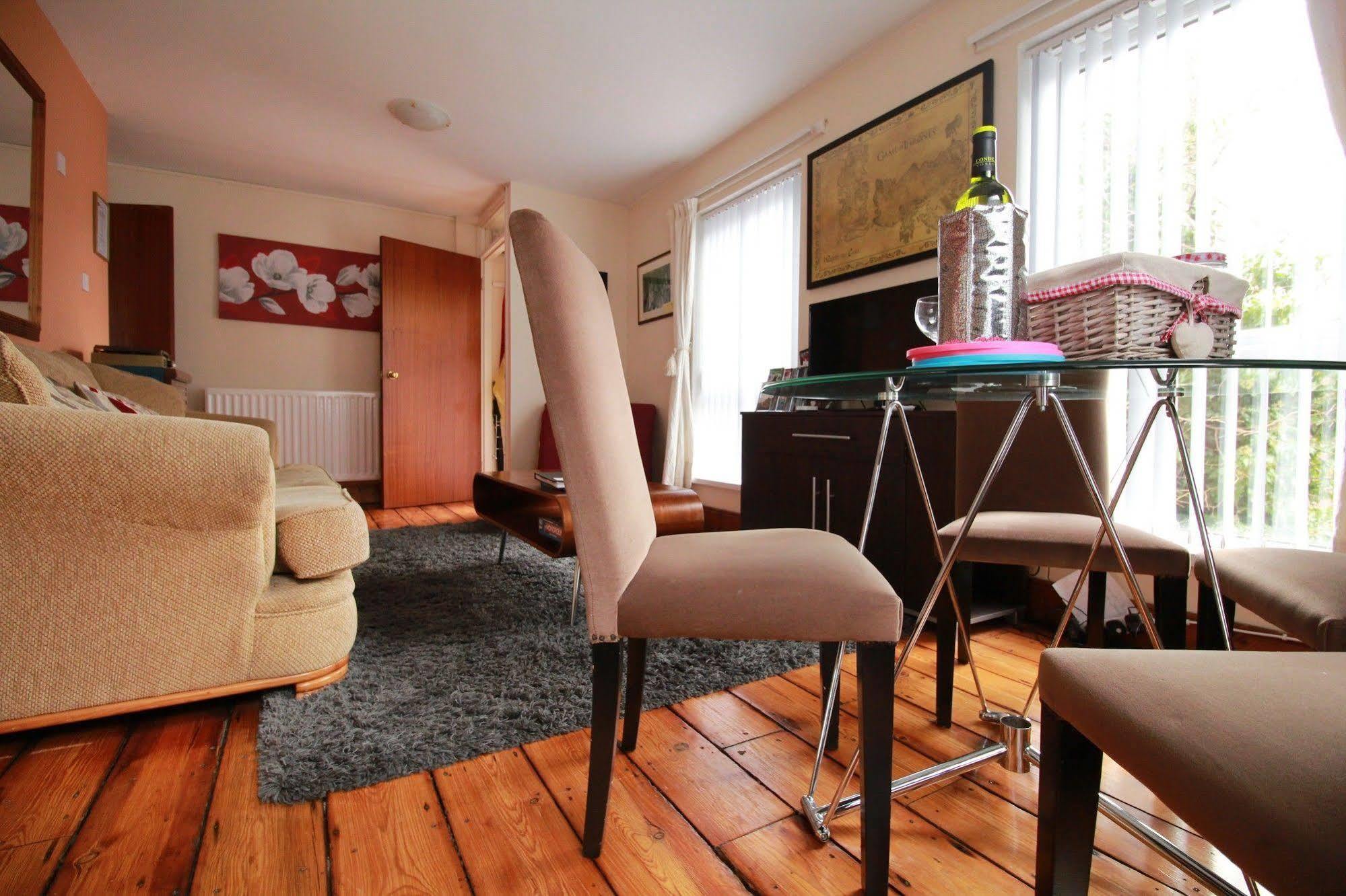 Perfect Central City Location - Parking - 3 Beds - 2 Bedrooms Belfast Buitenkant foto