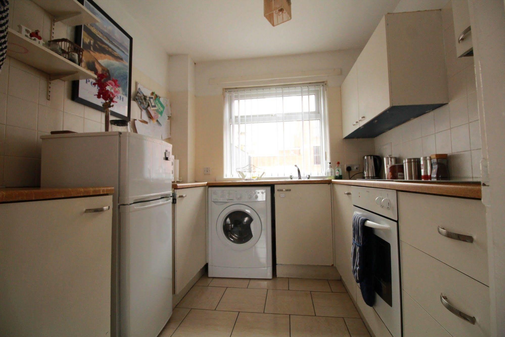 Perfect Central City Location - Parking - 3 Beds - 2 Bedrooms Belfast Buitenkant foto