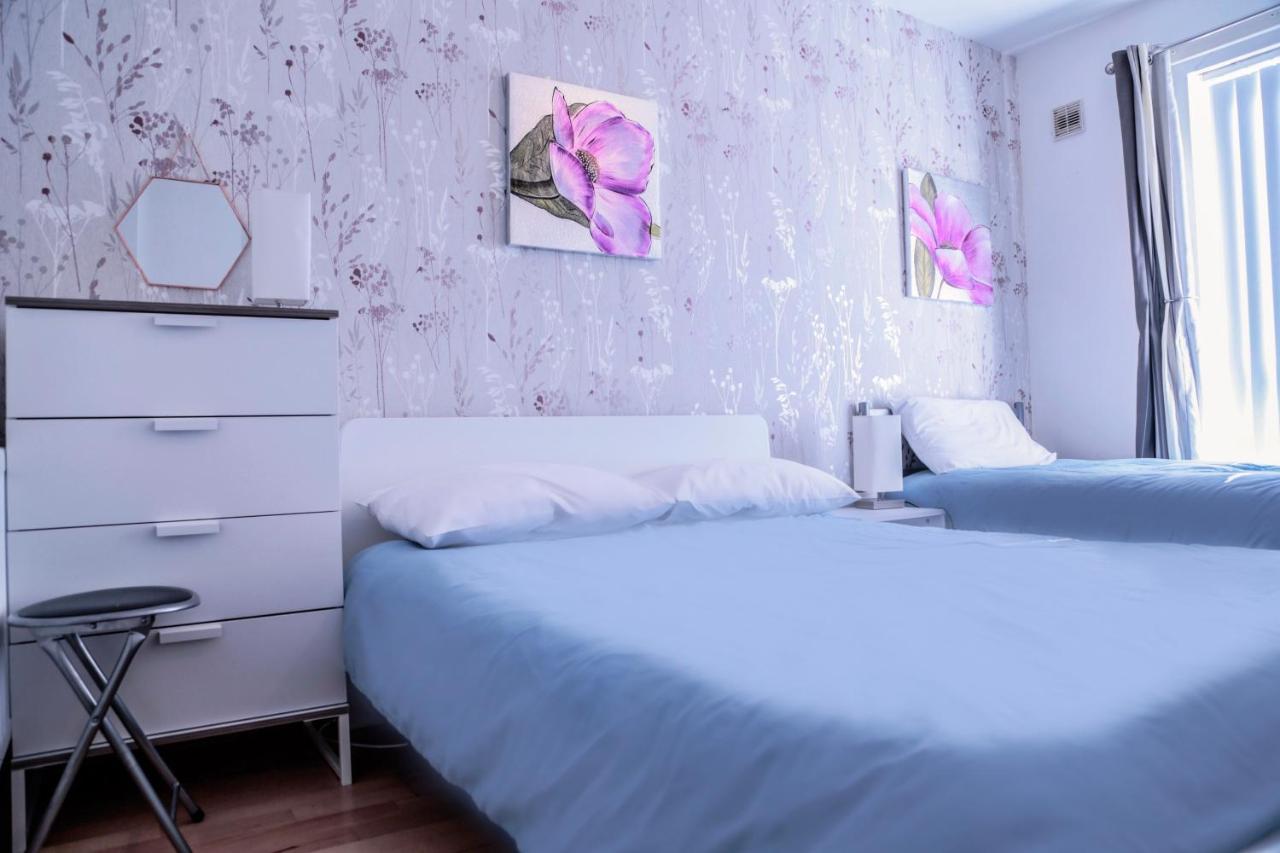 Perfect Central City Location - Parking - 3 Beds - 2 Bedrooms Belfast Buitenkant foto