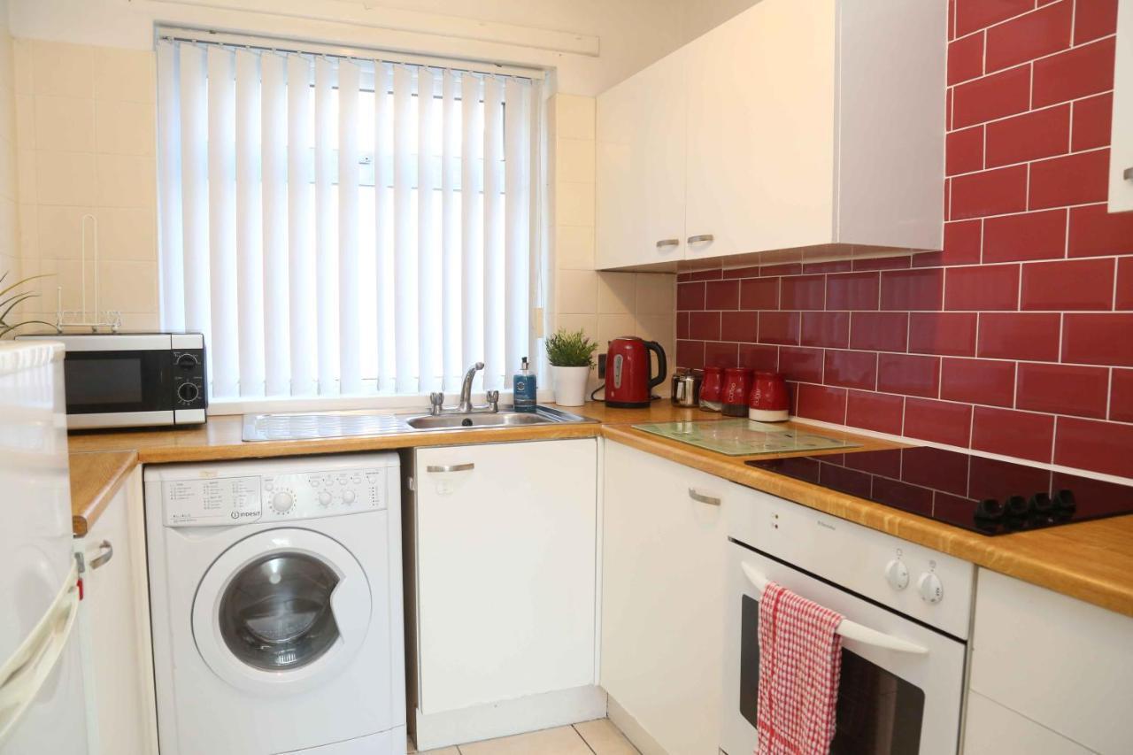 Perfect Central City Location - Parking - 3 Beds - 2 Bedrooms Belfast Buitenkant foto