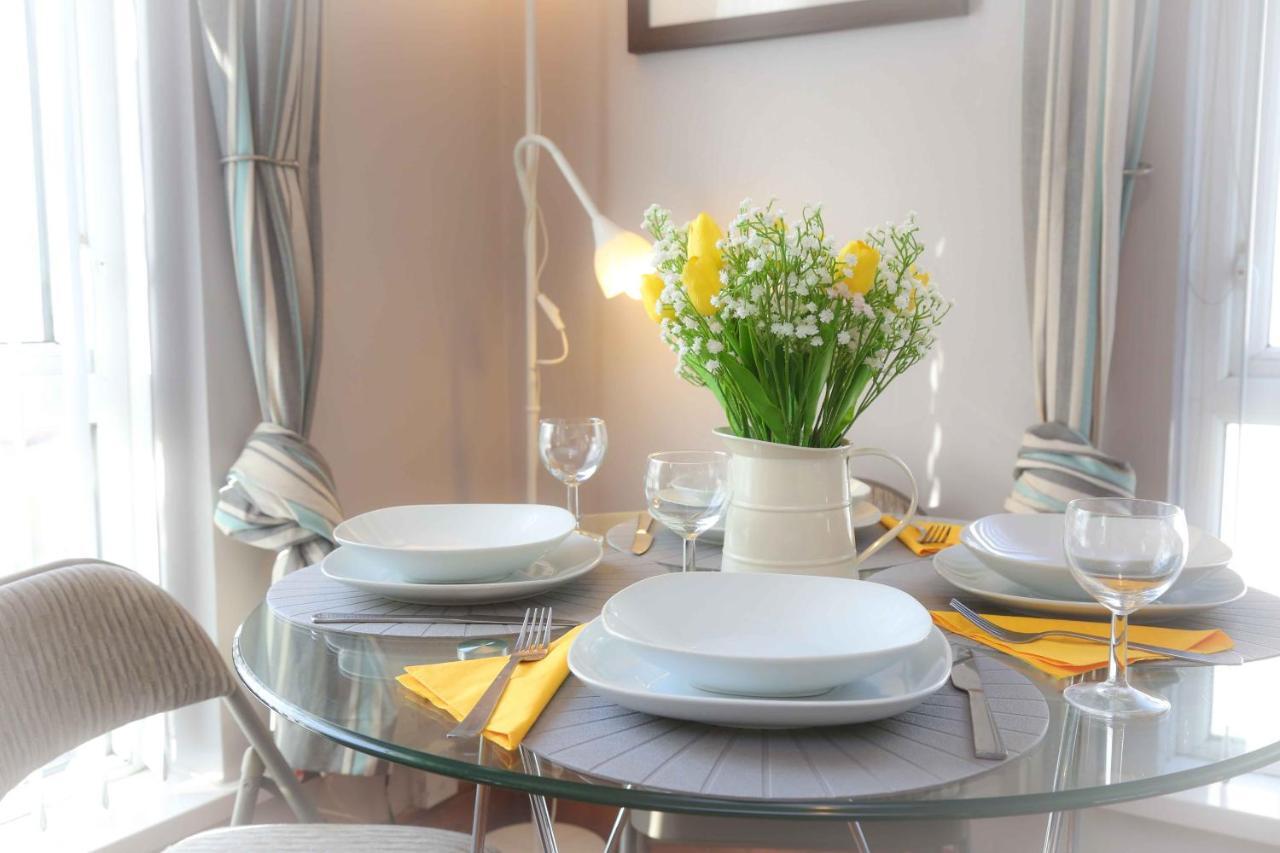 Perfect Central City Location - Parking - 3 Beds - 2 Bedrooms Belfast Buitenkant foto